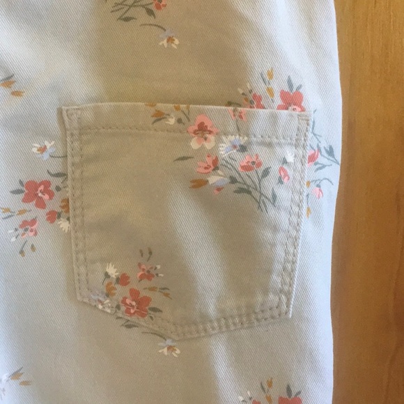 Like New! OshKosh Classic Overalls in Floral Pattern, Size 3T - Picture 7 of 11